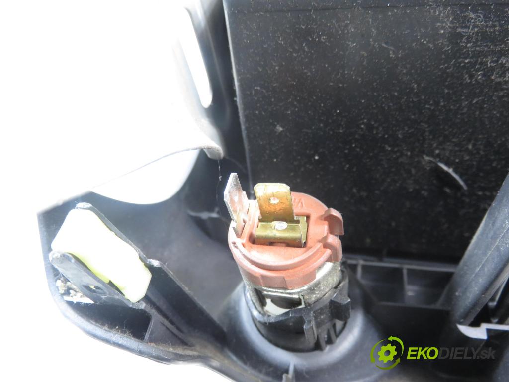 TOYOTA YARIS (_P1_) HB 2002 50,00 1.0 VVT- i 68 - 1SZ-FE 998,00 RADIO Modul 861200D012