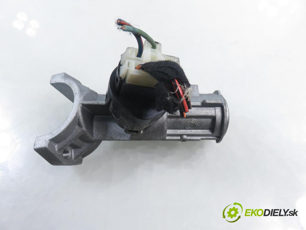 FIAT DUCATO Furgon (250_, 290_) FURGON 2010 74,00 100 Multijet 2.2 D - 4HV 2198,00 spinačka 010990013 (Spínacia skrinka)