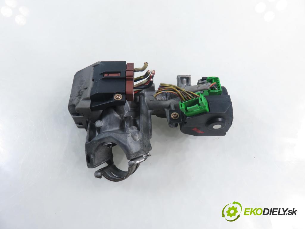 HONDA CIVIC VII Hatchback (EU, EP, EV) HB 2004 55,00 1.4 i 75 - D14Z6 1396,00 spinačka / zámky 25001031905A