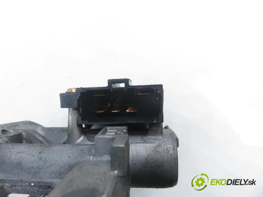 HONDA CIVIC VII Hatchback (EU, EP, EV) HB 2004 55,00 1.4 i 75 - D14Z6 1396,00 spinačka / zámky 25001031905A