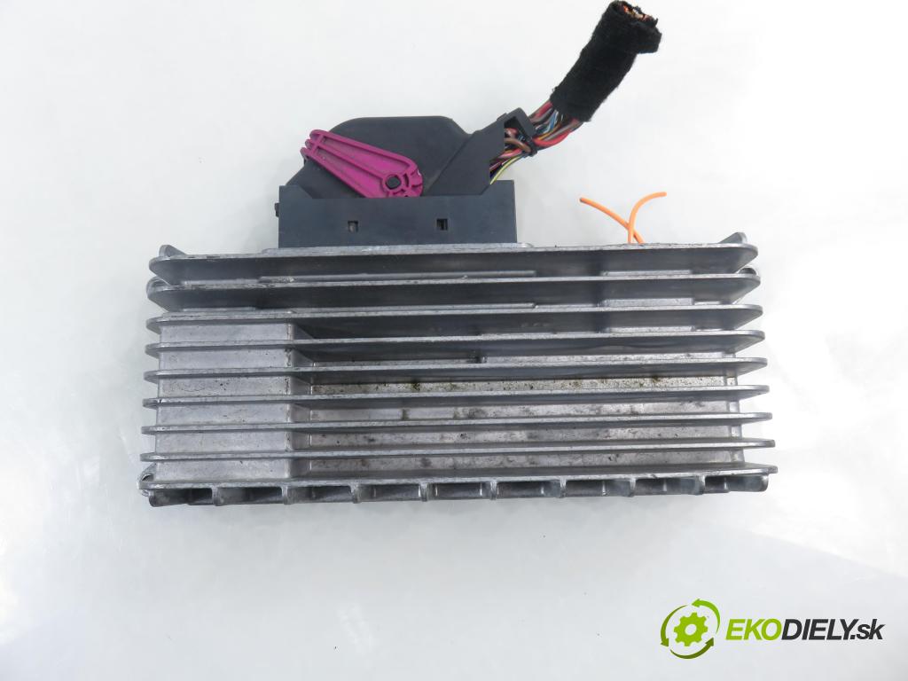 AUDI A5 (8T3) COUPE 2007 176,00 3.0 TDI quattro - CAPA 2967,00 zesilovač  (Zesilovač)