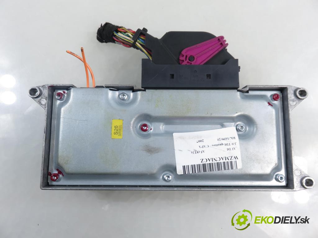 AUDI A5 (8T3) COUPE 2007 176,00 3.0 TDI quattro - CAPA 2967,00 zesilovač  (Zesilovač)