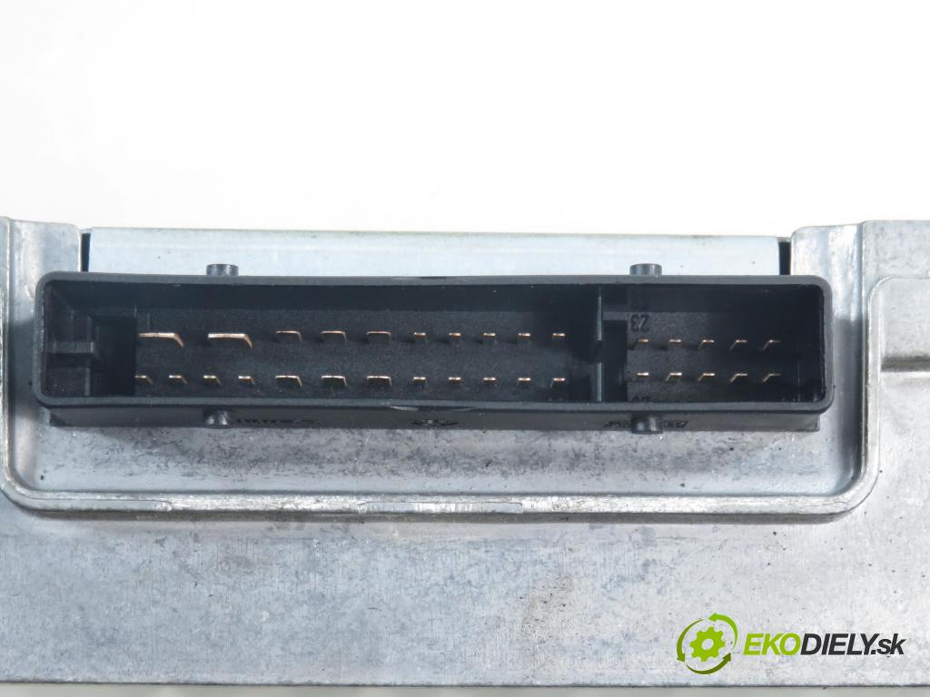 AUDI A5 (8T3) COUPE 2007 176,00 3.0 TDI quattro - CAPA 2967,00 zesilovač  (Zesilovač)