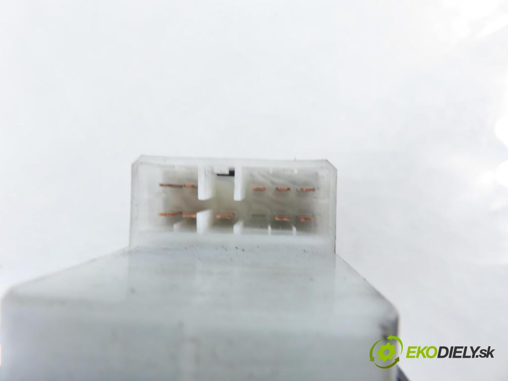 SUZUKI GRAND VITARA I (FT, HT) TERENOWY 2002 64,00 2.0 TD 87 4x4 - RF (MAZDA) 1998,00 Panel ovládaní oken