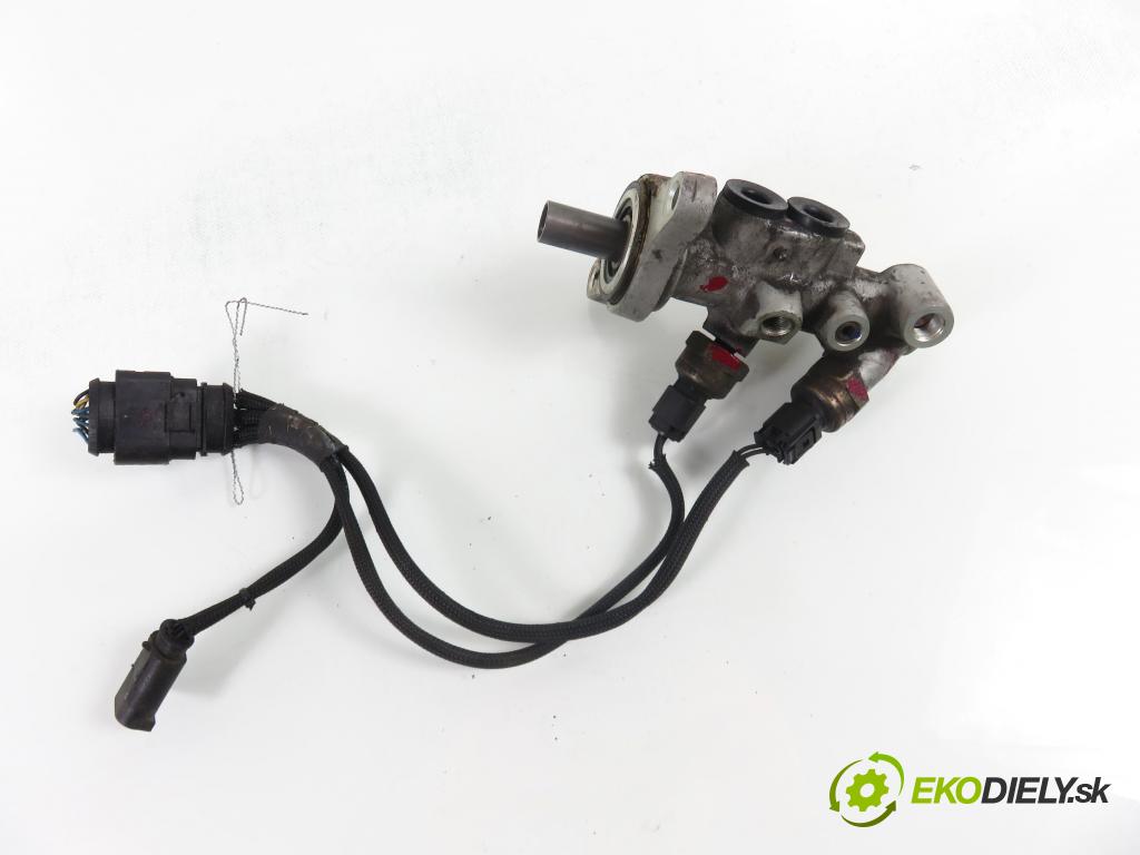 VW GOLF IV (1J1) HB 2000 74,00 1.6 - APF 1595,00 Pumpa brzdová ATE23 (Posilňovač bŕzd)