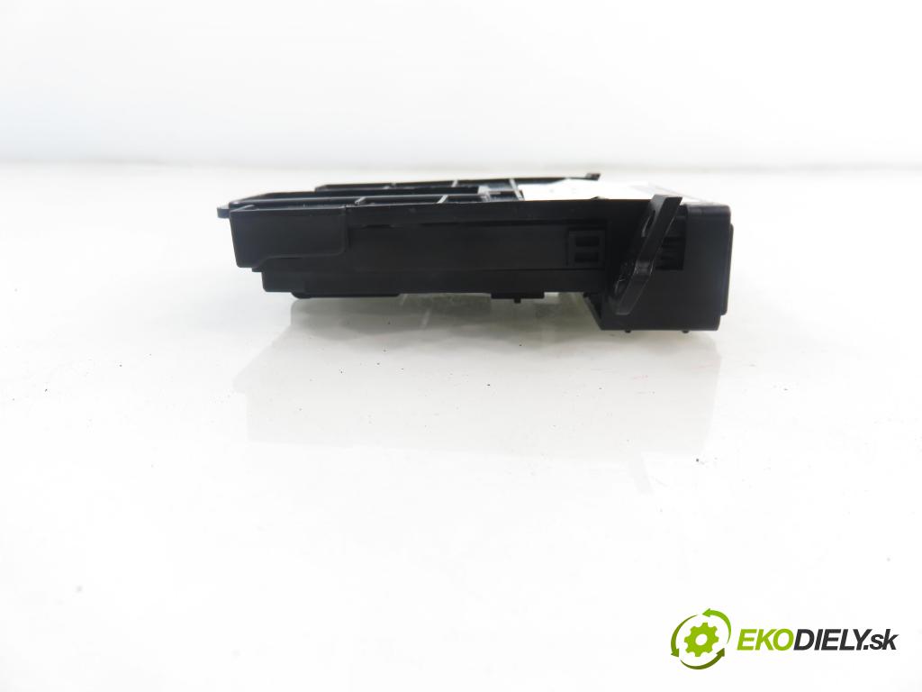 RENAULT KOLEOS I (HY_) SUV 2008 110,00 2.0 dCi 4x4 150 - M9R 832 1995,00 čítač KARTY: A2C53217096