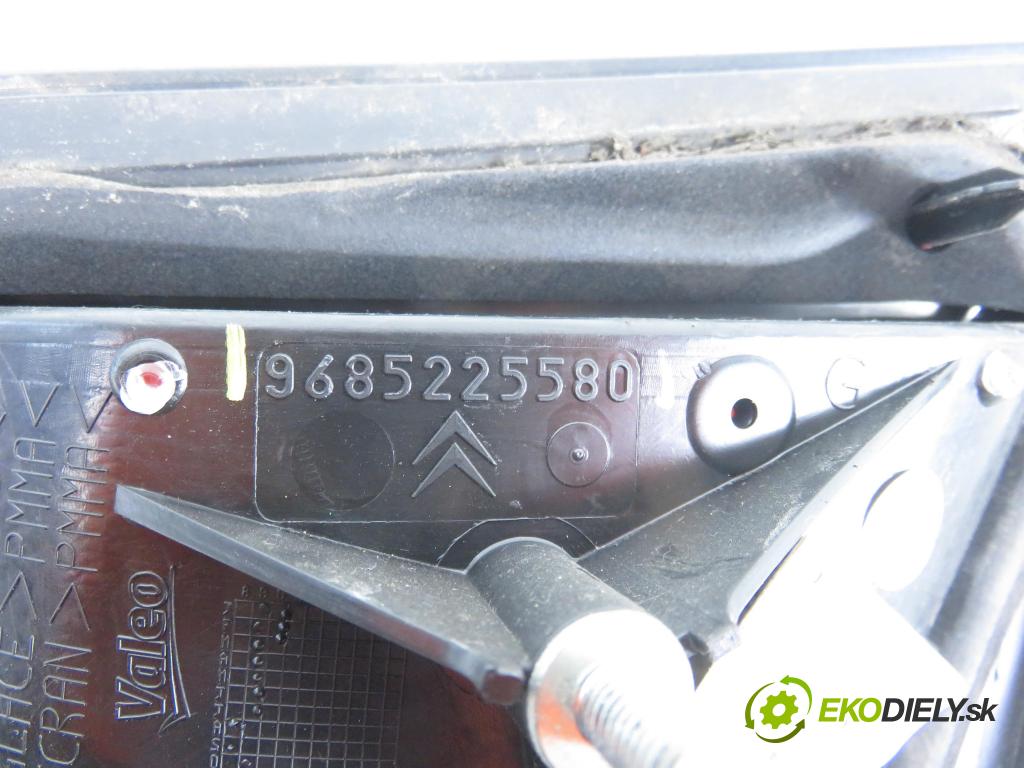 CITROEN C3 II (SC_) HB 2010 0,00 1.6 HDi 90 - 9HX (DV6ATED4) 1560,00 světlo levé zadní kufr 9685225580