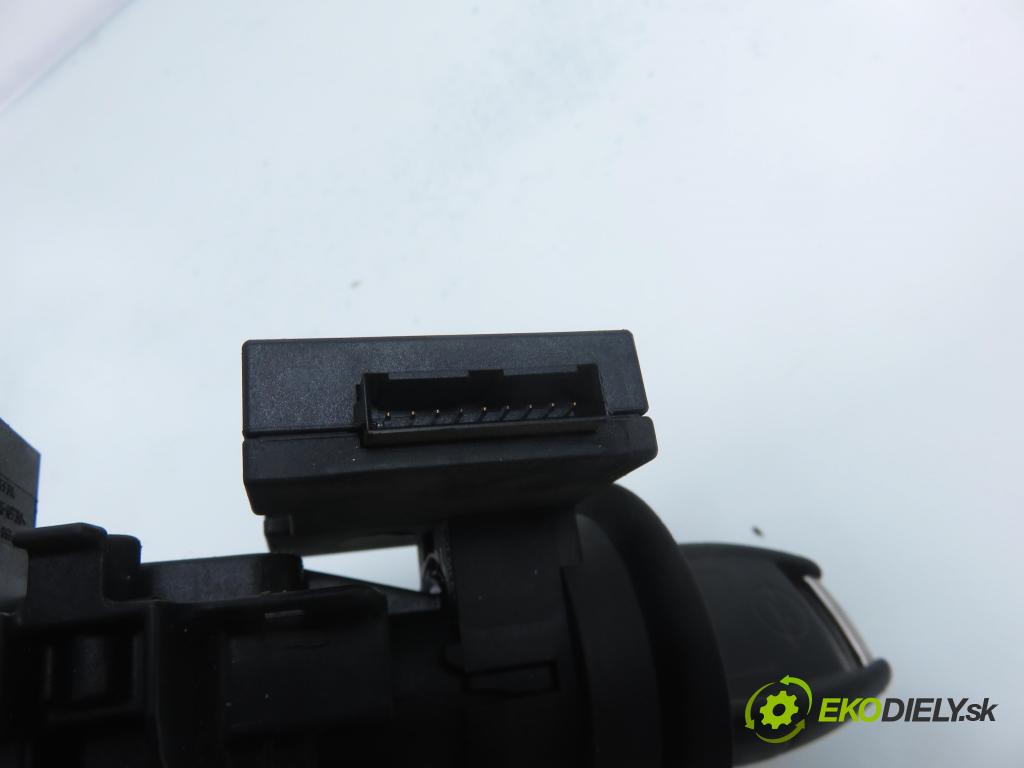 OPEL ASTRA G liftback (T98) HB 2001 55,00 1.7 DTI 16V - Y 17 DT 1686,00 spinačka 90589313 ; 24445098 (Spínacia skrinka)