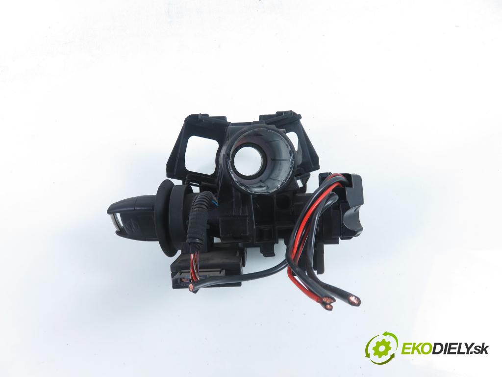 OPEL ASTRA G liftback (T98) HB 2001 55,00 1.7 DTI 16V - Y 17 DT 1686,00 spinačka 90589313 ; 24445098 (Spínacia skrinka)