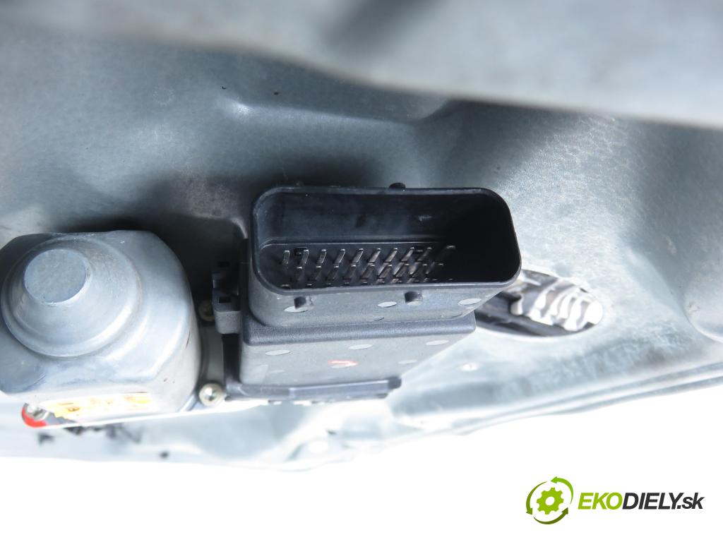 VW BORA (1J2) SEDAN 2000 85,00 2 - AQY 1984,00 mechanismus oken PPE 1J4837730AA ; 1J1959802D