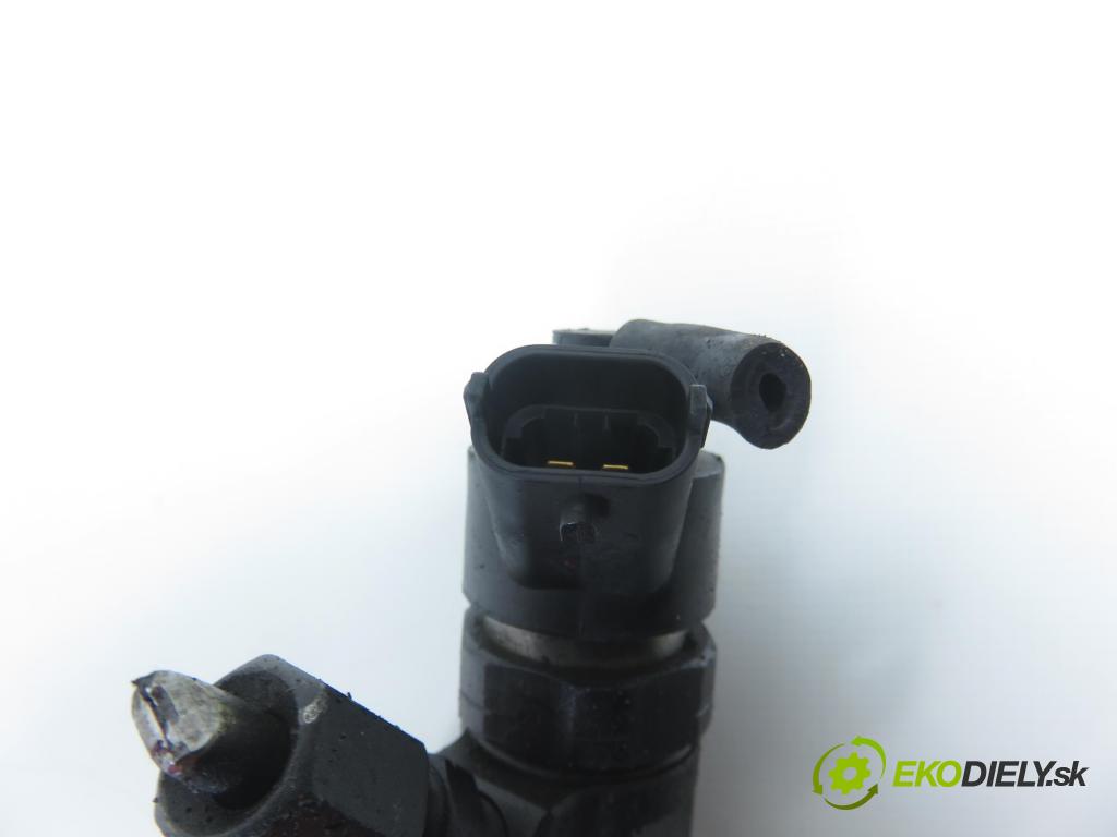 PEUGEOT 307 (3A/C) HB 2004 80,00 1.6 HDi 110 1560,00 vstrekovač 0986435090 (Vstrekovač paliva)