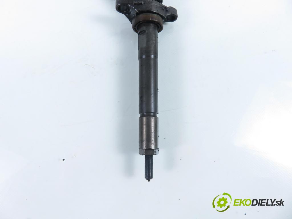 PEUGEOT 307 (3A/C) HB 2004 80,00 1.6 HDi 110 1560,00 vstrekovač 0986435090 (Vstrekovač paliva)