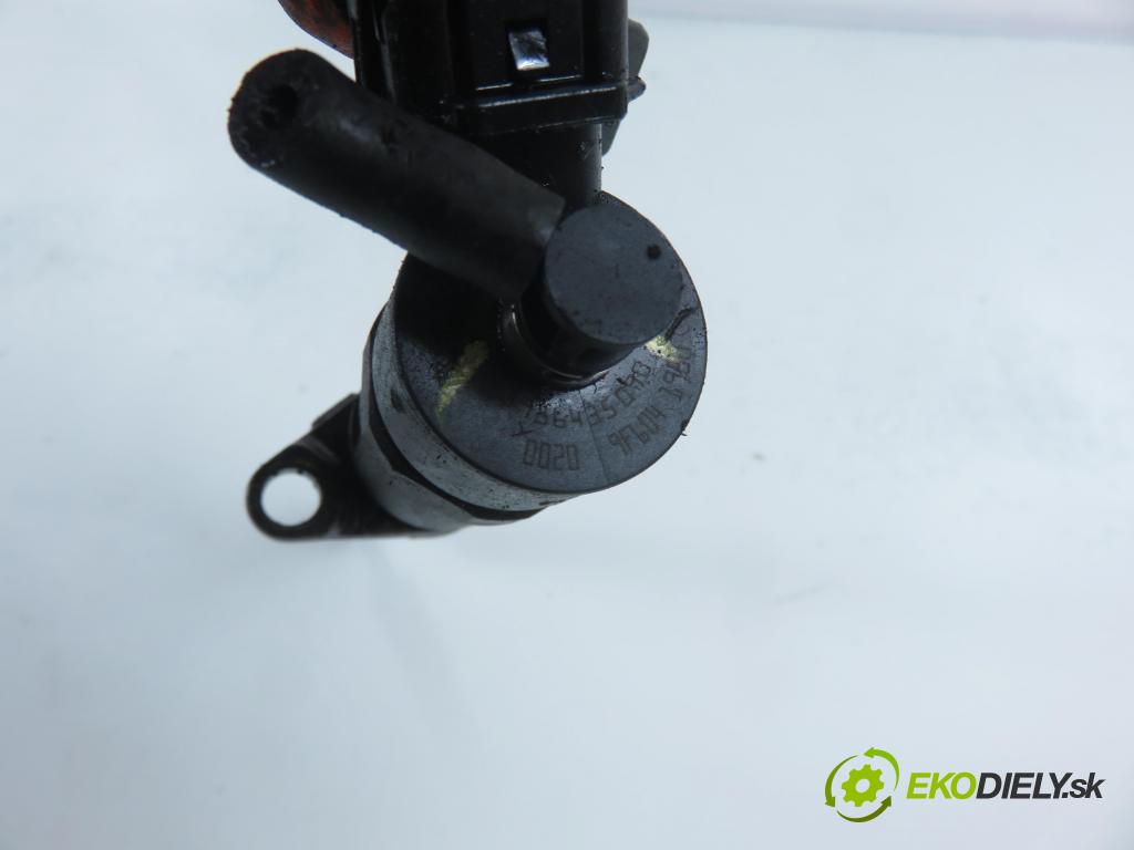 PEUGEOT 307 (3A/C) HB 2004 80,00 1.6 HDi 110 1560,00 vstrekovač 0986435090 (Vstrekovač paliva)