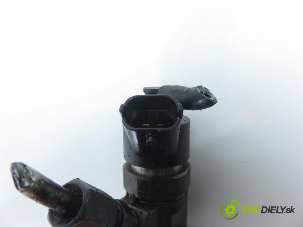 PEUGEOT 307 (3A/C) HB 2004 80,00 1.6 HDi 110 1560,00 vstrekovač 0986435090 (Vstrekovač paliva)