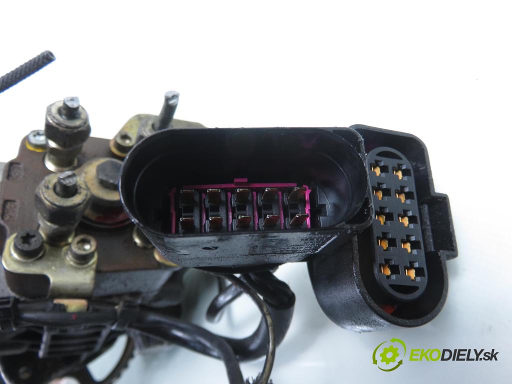 SKODA OCTAVIA I (1U2) LIFTBACK 1997 66,00 1.9 TDI 90- AGR 1896,00 Pumpa vstrekovacia 038130107D ; 0460404977 (Vstrekovacie čerpadlo)