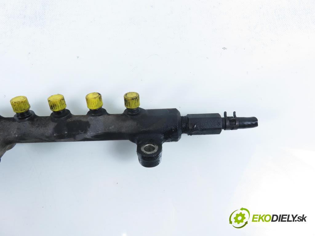 TOYOTA RAV 4 III (_A3_) SUV 2007 130,00 2.2 D 4WD 177 - 2AD-FHV 2231,00 Lišta vstrekovacia 8945871010 (Vstrekovacia lišta)