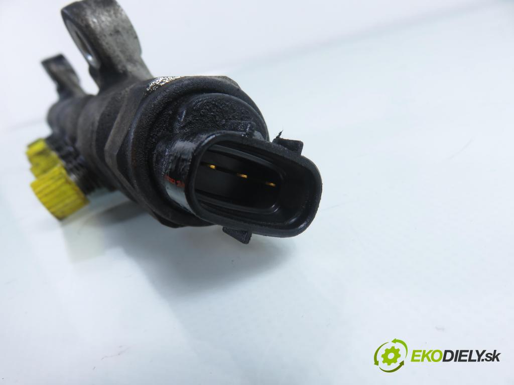 TOYOTA RAV 4 III (_A3_) SUV 2007 130,00 2.2 D 4WD 177 - 2AD-FHV 2231,00 Lišta vstrekovacia 8945871010 (Vstrekovacia lišta)