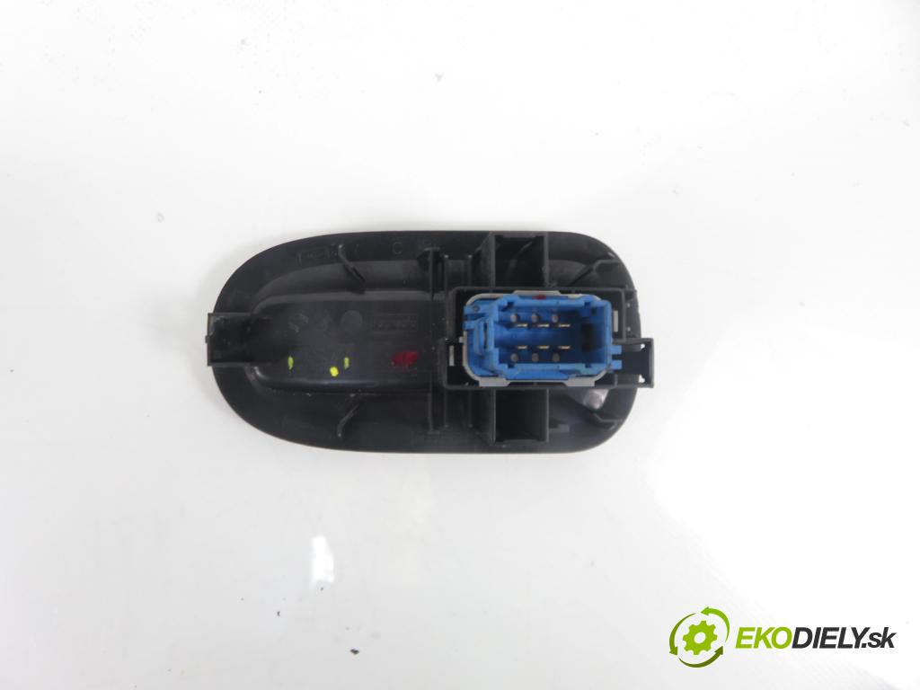 RENAULT MASTER III Platforma / podwozie (EV, HV, UV) KABINA/PLATFORMA 2015 0,00 2.3 dCi 165 FWD - M9T 700 2298,00 přepínač oken PP 8200548968 ; 1007478