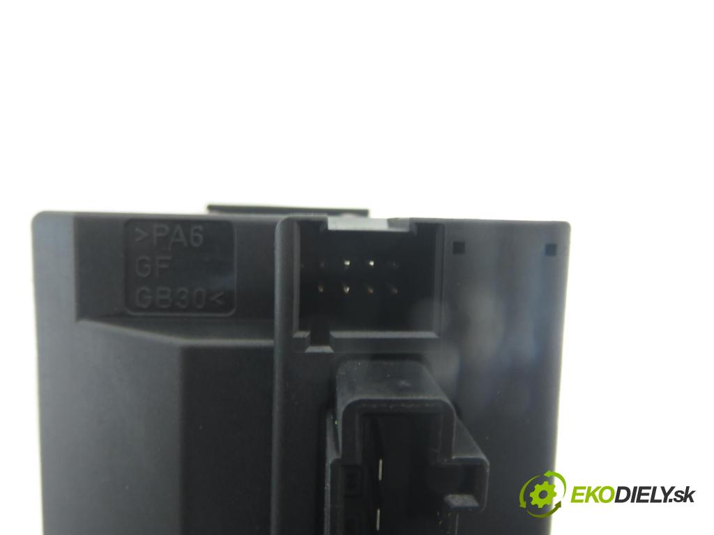 MERCEDES-BENZ KLASA A (W169) HB 2006 80,00 2.0 CDI 109 - OM 640.940 1991,00 spinačka 1695451108 (Spínacia skrinka)