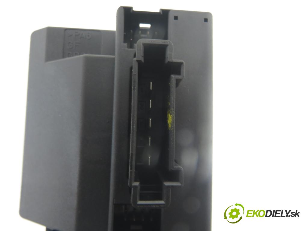 MERCEDES-BENZ KLASA A (W169) HB 2006 80,00 2.0 CDI 109 - OM 640.940 1991,00 spinačka 1695451108 (Spínacia skrinka)