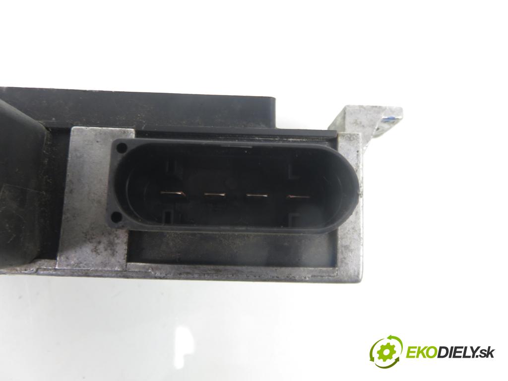 RENAULT MASTER III Platforma / podwozie (EV, HV, UV) KABINA/PLATFORMA 2015 0,00 2.3 dCi 165 FWD - M9T 700 2298,00 RELÉ: JÚN: 271206395R