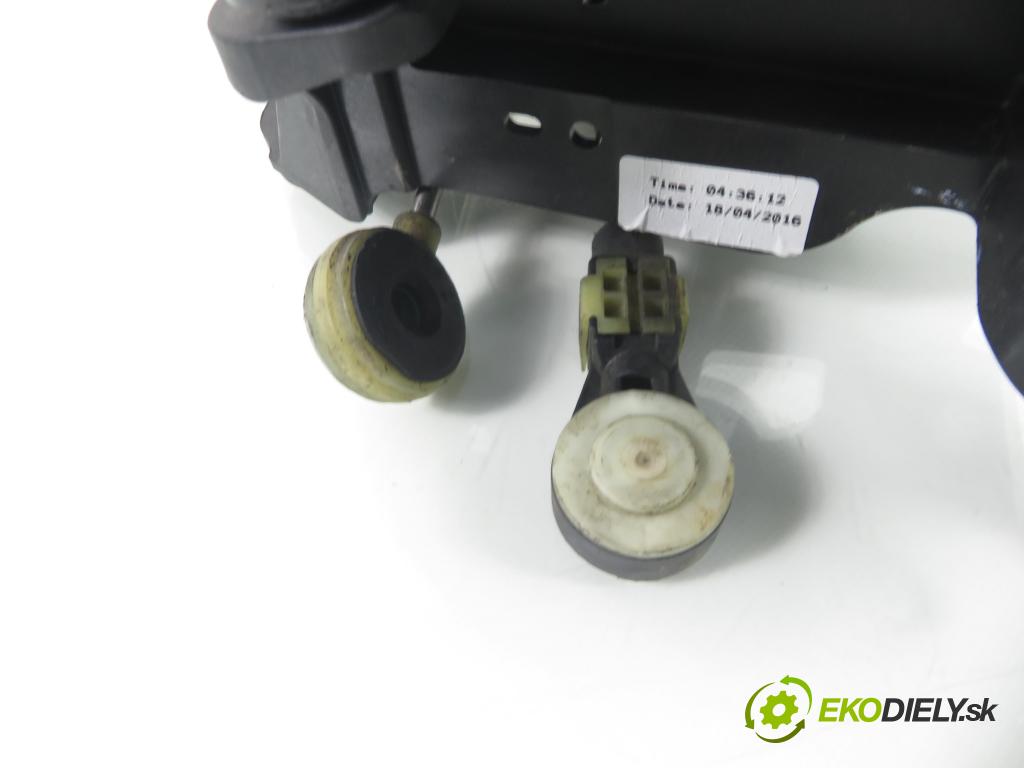 FORD FOCUS III HB 2016 77,00 1.6 Ti VCT 105 - IQDC 1596,00 ZVEDÁK: F1FR7C453AKD