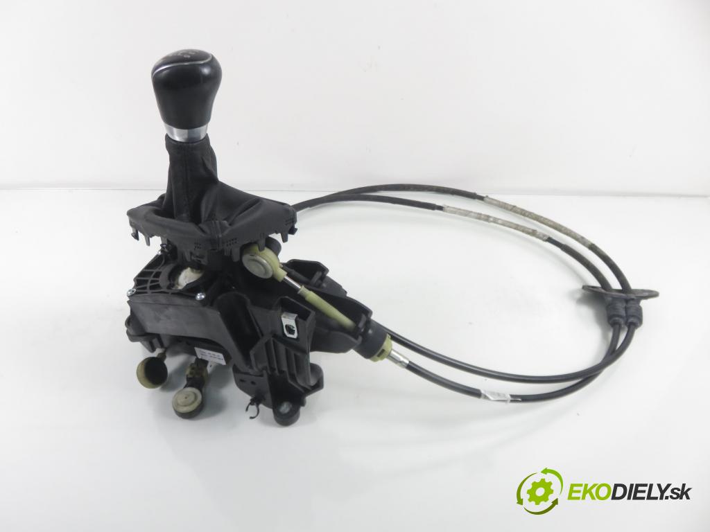 FORD FOCUS III HB 2016 77,00 1.6 Ti VCT 105 - IQDC 1596,00 ZVEDÁK: F1FR7C453AKD
