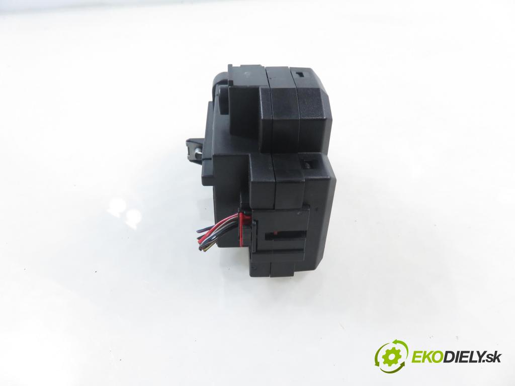 AUDI A5 (8T3) COUPE 2007 176,00 3.0 TDI quattro - CAPA 2967,00 spinačka 8K0909131A (Spínacia skrinka)