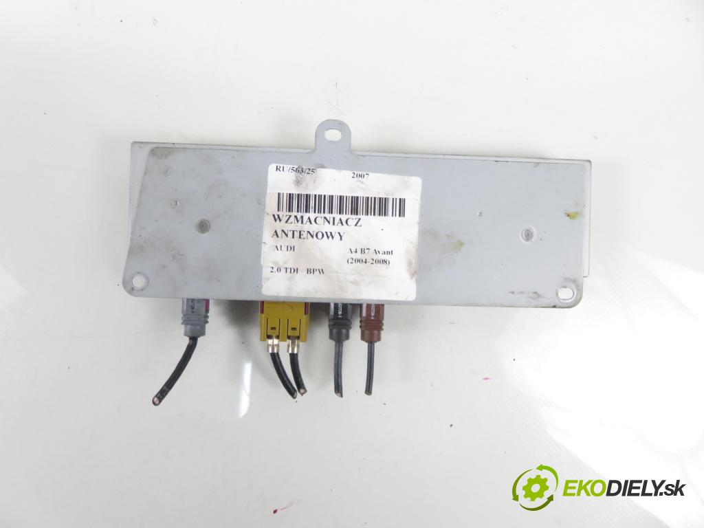 AUDI A4 Avant (8ED, B7) KOMBI 2007 103,00 2.0 TDI - BPW 1968,00 zesilovač Antenní: 8E9035225P (Zesilovač)