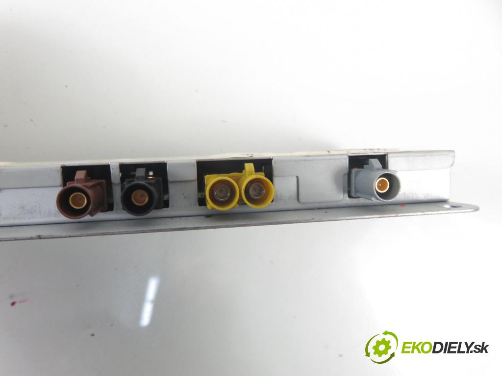 AUDI A4 Avant (8ED, B7) KOMBI 2007 103,00 2.0 TDI - BPW 1968,00 zesilovač Antenní: 8E9035225P (Zesilovač)