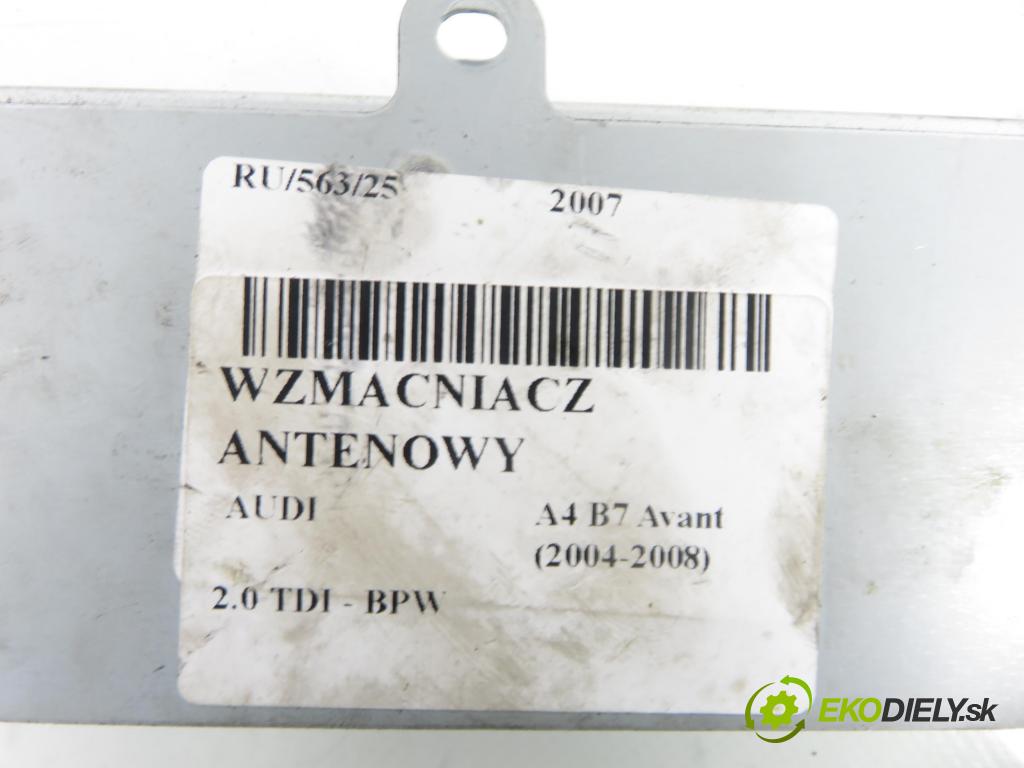 AUDI A4 Avant (8ED, B7) KOMBI 2007 103,00 2.0 TDI - BPW 1968,00 zesilovač Antenní: 8E9035225P (Zesilovač)