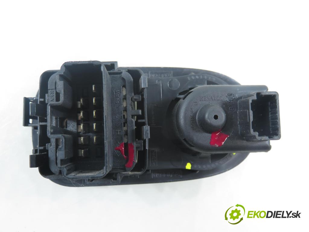 RENAULT MASTER III Platforma / podwozie (EV, HV, UV) KABINA/PLATFORMA 2015 0,00 2.3 dCi 165 FWD - M9T 700 2298,00 Panel ovládaní oken 8200637849
