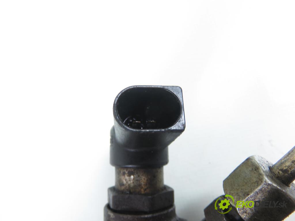 FORD FOCUS C-MAX (DM2) MINIVAN 2004 100,00 2.0 TDCi - G6DA 1997,00 vstrekovač 9647247280 (Vstrekovač paliva)