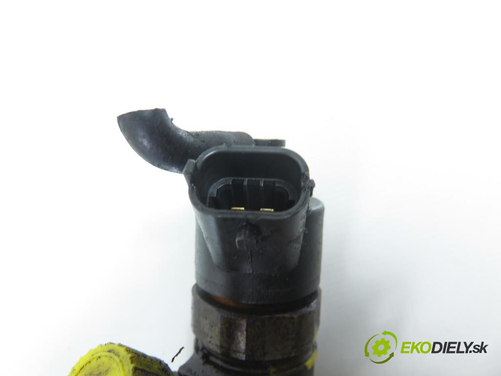 CITROEN C4 I (LC_) HB 2006 80,00 1.6 HDi - 9HY (DV6TED4) 1560,00 vstrekovač 0445110281 (Vstrekovač paliva)