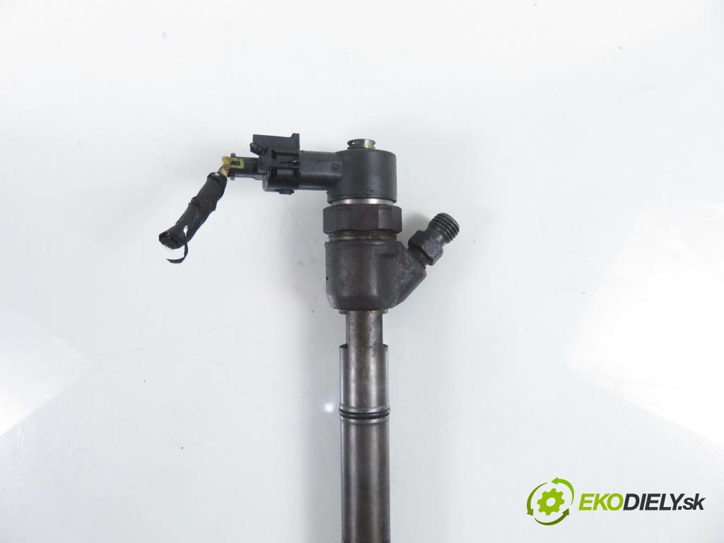 KIA PRO CEE'D (ED) HB 2008 85,00 1.6 CRDi 115 - D4FB 1582,00 vstrekovač 0445110256 ; 338002A400 (Vstrekovač paliva)