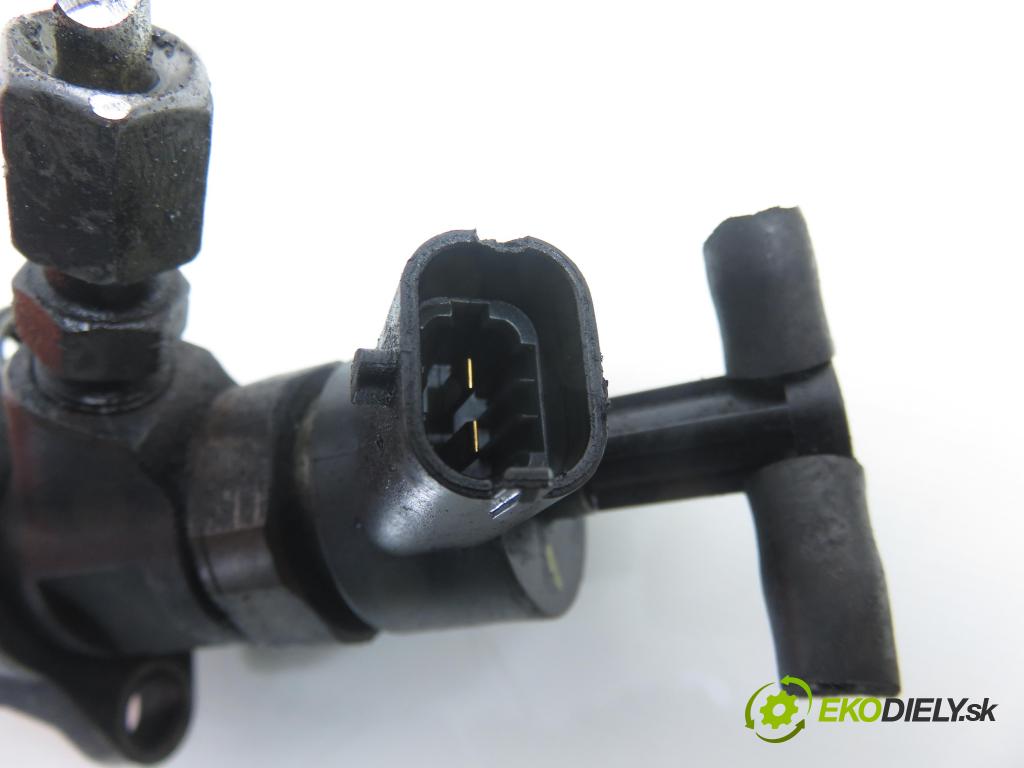 CITROEN BERLINGO FIRST Skrzynia (M_) FURGON 2007 55,00 1.6 HDI 75 (MB9HW) - 9HW (DV6BTED4) 1560,00 vstrekovač 0445110239 (Vstrekovač paliva)