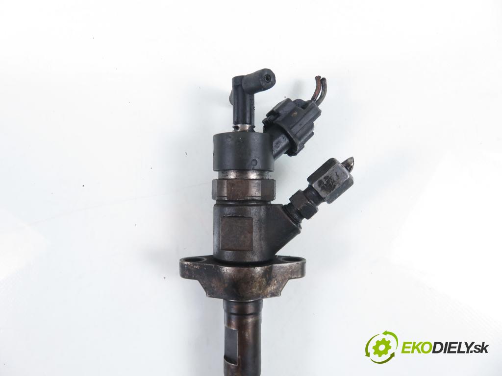 CITROEN BERLINGO FIRST Skrzynia (M_) FURGON 2007 55,00 1.6 HDI 75 (MB9HW) - 9HW (DV6BTED4) 1560,00 vstrekovač 0445110239 (Vstrekovač paliva)