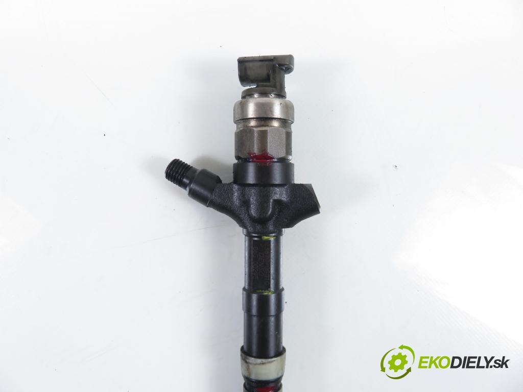 TOYOTA COROLLA (_E12_) HB 2004 66,00 2.0 D-4D 1995,00 vstrekovač 236700G010 (Vstrekovač paliva)