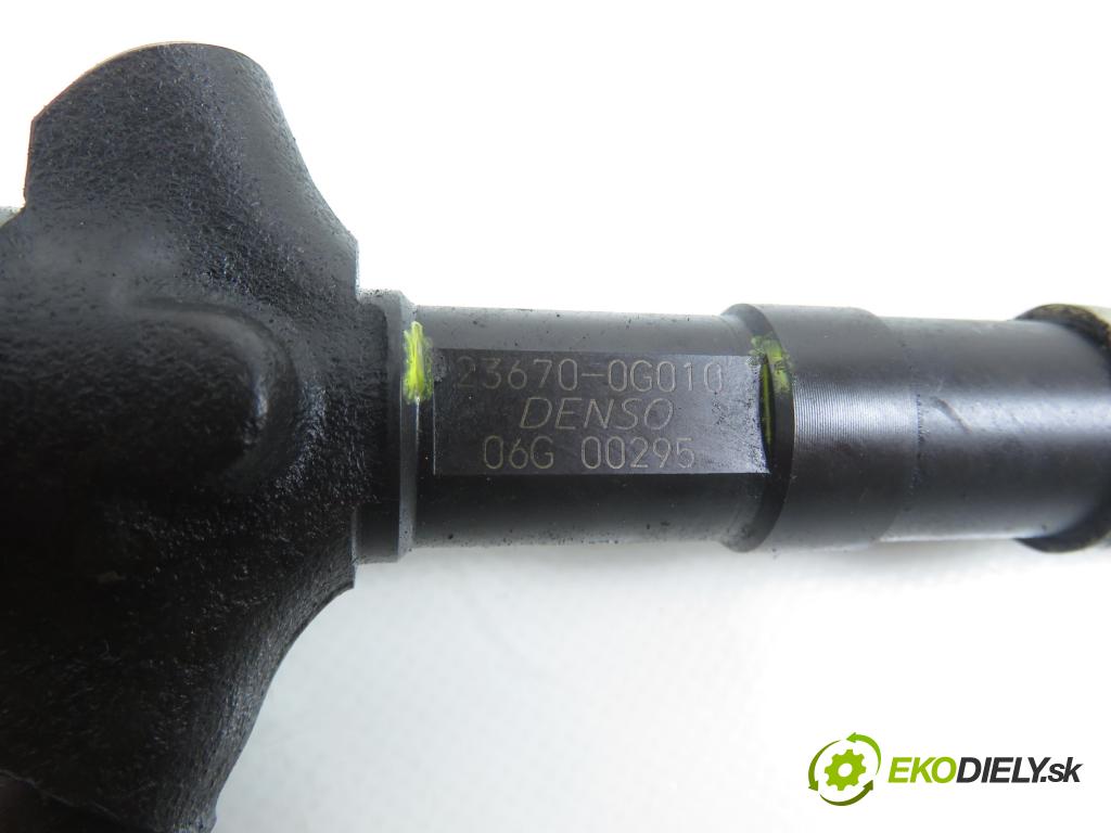 TOYOTA COROLLA (_E12_) HB 2004 66,00 2.0 D-4D 1995,00 vstrekovač 236700G010 (Vstrekovač paliva)