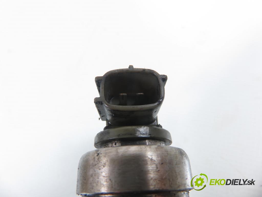 TOYOTA COROLLA (_E12_) HB 2004 66,00 2.0 D-4D 1995,00 vstrekovač 236700G010 (Vstrekovač paliva)