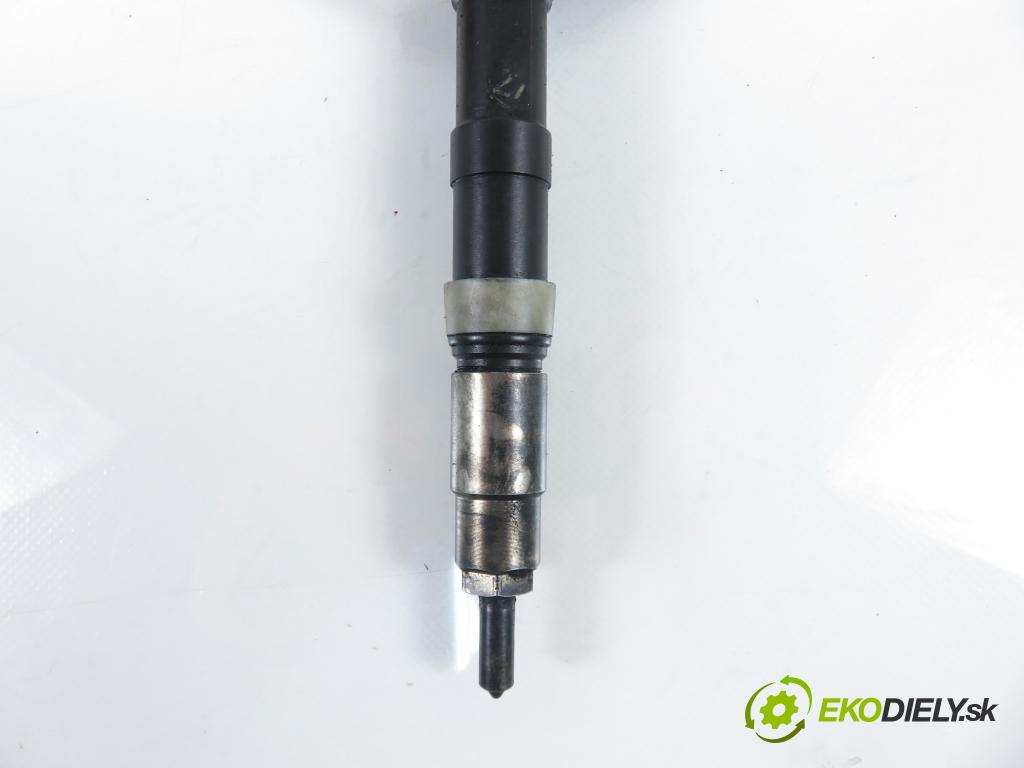 TOYOTA COROLLA (_E12_) HB 2004 66,00 2.0 D-4D 1995,00 vstrekovač 236700G010 (Vstrekovač paliva)