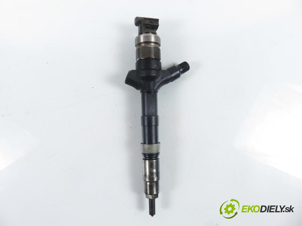 TOYOTA COROLLA (_E12_) HB 2004 66,00 2.0 D-4D 1995,00 vstrekovač 236700G010 (Vstrekovač paliva)