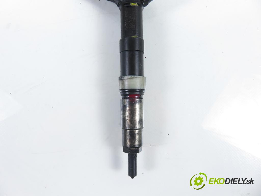 TOYOTA COROLLA (_E12_) HB 2004 66,00 2.0 D-4D 1995,00 vstrekovač 236700G010 (Vstrekovač paliva)