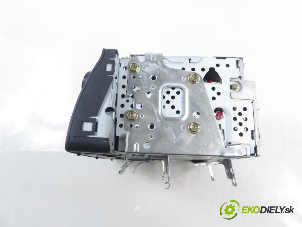TOYOTA COROLLA kombi (_E12_) KOMBI 2004 81,00 1.6 VVT-i (ZZE121_) - 3ZZ-FE 1598,00 RADIO 8612002260