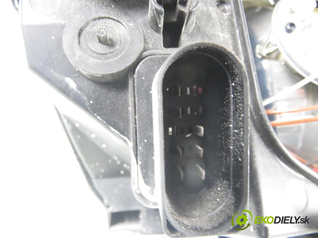 FORD FOCUS II Turnier (DA_, FFS, DS) KOMBI 2006 80,00 1.6 TDCi 109 - G8DE 1560,00 Svetlo LP 4M5113W030AC