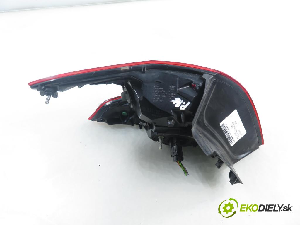 PEUGEOT 308 II HB 2014 68,00 1.6 HDi - 9HP (DV6DTED) 1560,00 Svetlo pravé zadné 81250201
