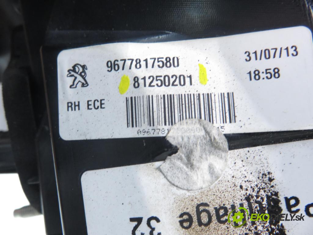PEUGEOT 308 II HB 2014 68,00 1.6 HDi - 9HP (DV6DTED) 1560,00 Svetlo pravé zadné 81250201