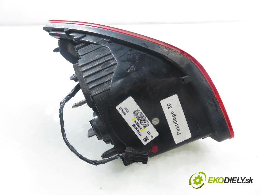 PEUGEOT 308 II HB 2014 68,00 1.6 HDi - 9HP (DV6DTED) 1560,00 Svetlo pravé zadné kufor 81260201