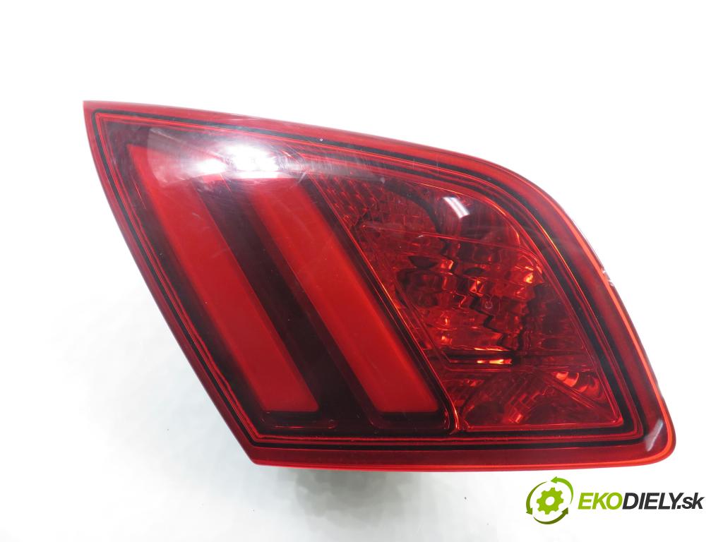 PEUGEOT 308 II HB 2014 68,00 1.6 HDi - 9HP (DV6DTED) 1560,00 Svetlo ľavé zadné kufor 81260101