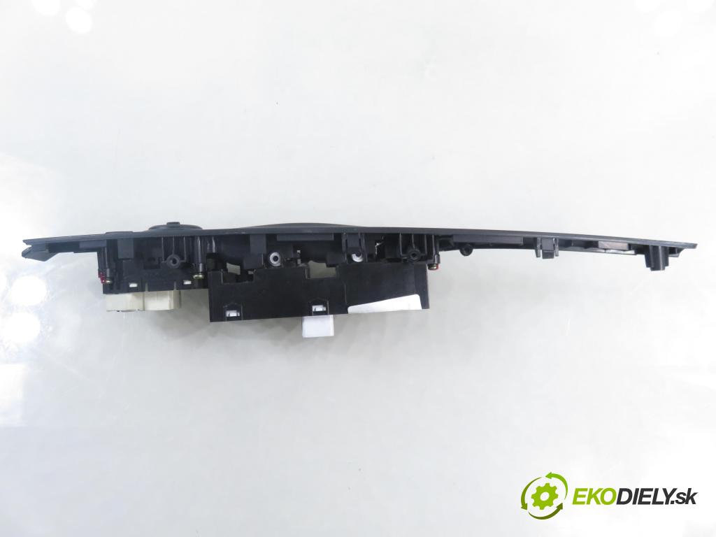 HYUNDAI i40 CW (VF) KOMBI 2014 100,00 1.7 CRDi 136 - D4FD 1685,00 Panel ovládania okien 935703Z000